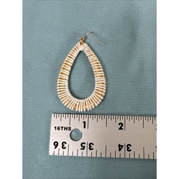 Gold Tone Teardrop Thread Wrapped Shepherd Hood Earrings Gold Creme Fashion - Picture 7 of 7